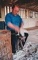 Découpe des chiffons au moulin du Verger